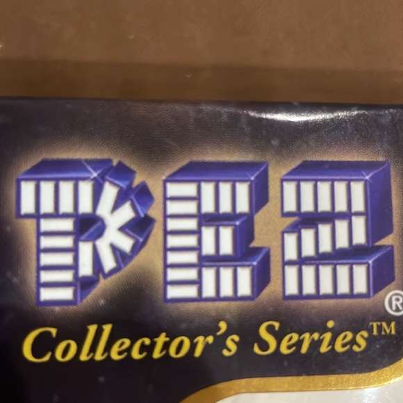 The Lord of the Rings PEZ Collectible - Gimli (Brown & Silver) #B7 1117930 - Picture 4 of 16